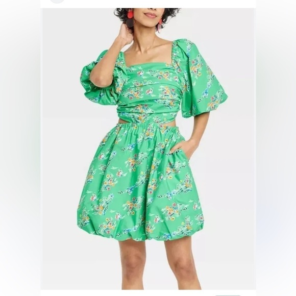 Beautiful summer dress. Puff sleeves and cut out - Picture 2 of 7